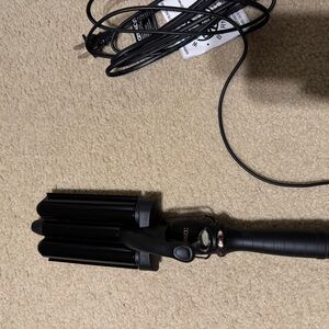 Amika Triple Barrel Hair Waver